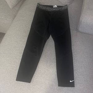 Nike pro leggings size medium